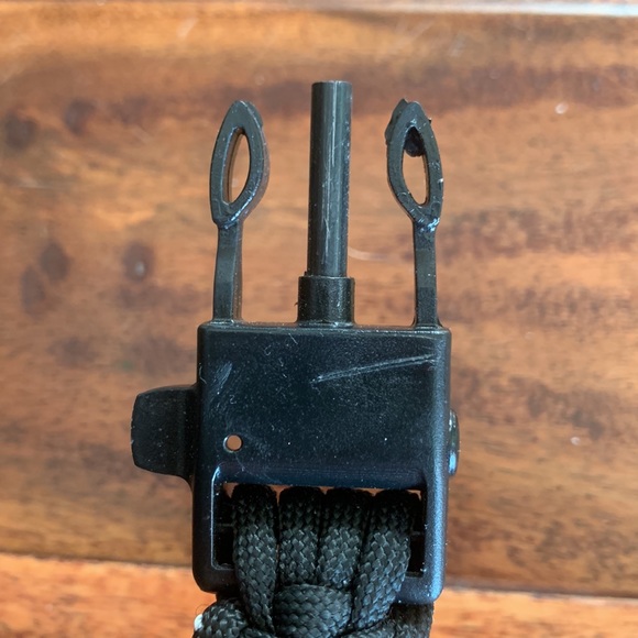 Black Fire-starter Paracord Steel Bracelet - Picture 8 of 8